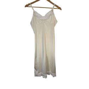 Vtg Unbranded Full Slip Size 32 M Nylon Antron III Cream Lace Back Slit